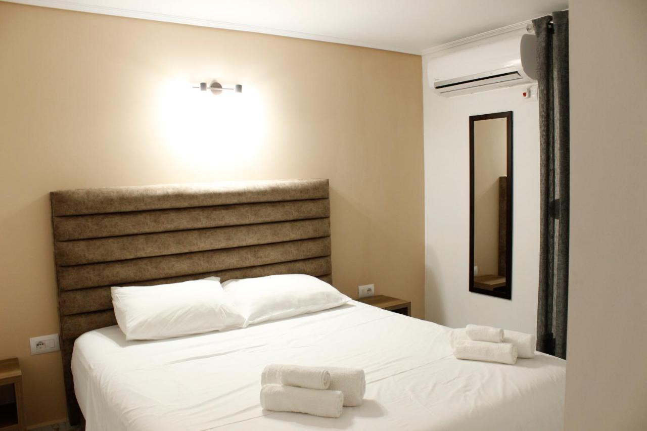 Elite Hotel Sarandë Exterior foto
